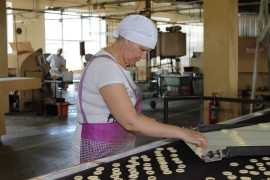 Для детей и активистов ТОС организовали экскурсию на завод по производству печенья (46)